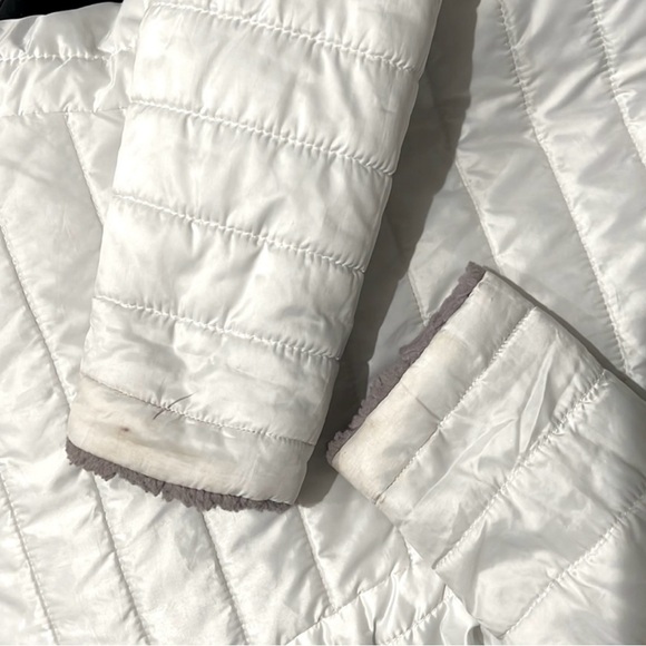 Girls North face reversible mossbud jacket. Size small (7/8). - Picture 7 of 8